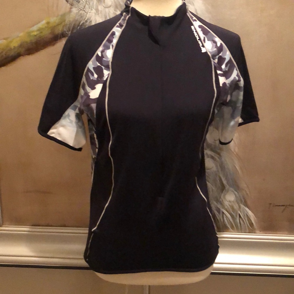 Brand New ENDURA Women’s Cycling Jersey Shirt